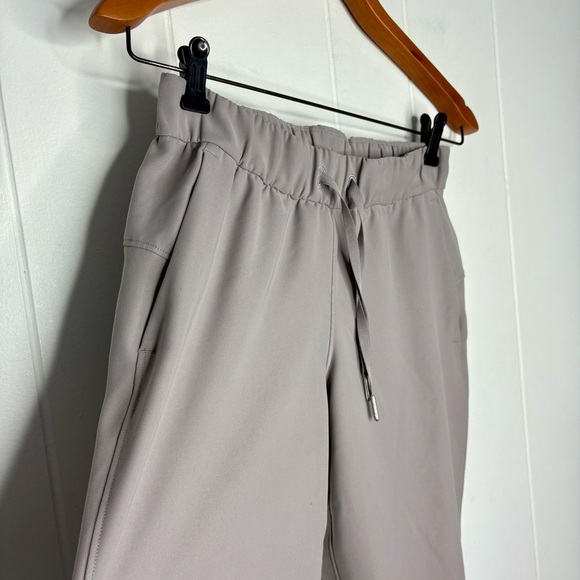 Lululemon On the Fly Jogger Woven Chrome Gray Athletic Pants Running Women’s 4 - Picture 4 of 10